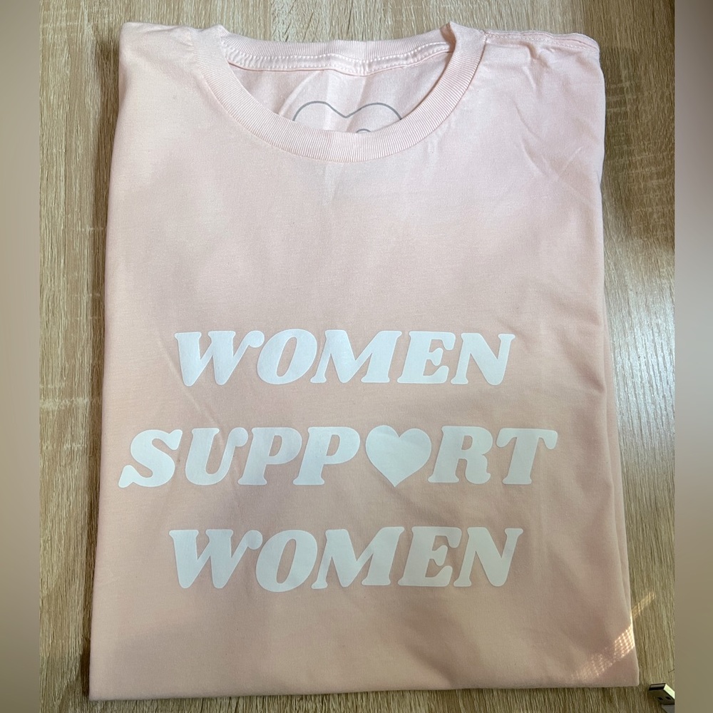 Women’s pink Women Support Women T-shirt